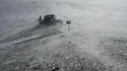 Aniden bastırdı! Trabzon'da kar fırtınası! 