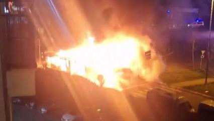 Avcılar'da seyir halindeki İETT otob&uuml;s&uuml; yandı 