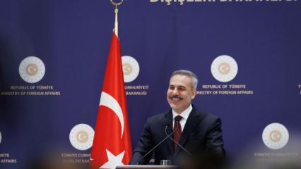 Bakan Fidan ve Yunan medyası arasında g&uuml;l&uuml;mseten diyalog