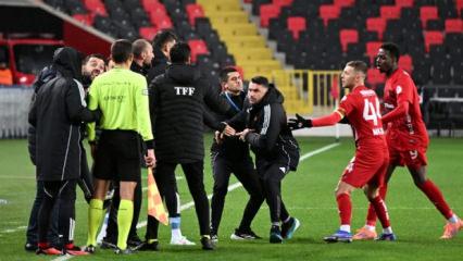 Burak Yılmaz &ccedil;ılgına d&ouml;nd&uuml;! Hakemin &uuml;zerine y&uuml;r&uuml;d&uuml;