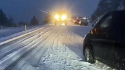 Karayolunda kar esareti; &ccedil;ok sayıda ara&ccedil; mahsur kaldı