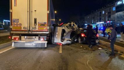 Bursa&rsquo;da yol kenarında bekleyen s&uuml;r&uuml;c&uuml;ye ara&ccedil; &ccedil;arptı: Hayatını kaybetti
