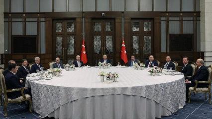 Cumhurbaşkanı Erdoğan &uuml;st d&uuml;zey b&uuml;rokratlarla bir arada