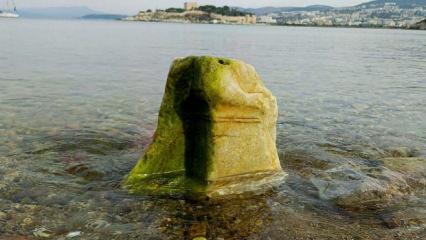 Deniz suyu &ccedil;ekildi; Roma d&ouml;nemine ait mermer kaide ortaya &ccedil;ıktı