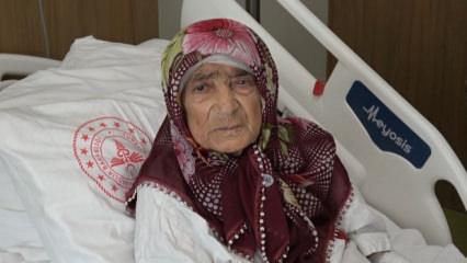 Duyan inanamadı! Yaşlı kadının karnından &ccedil;ıkarılanın ağırlığı şaşırttı