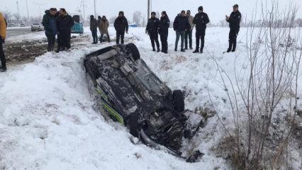 Erzincan'da polis aracı şarampole yuvarlandı: 2 yaralı