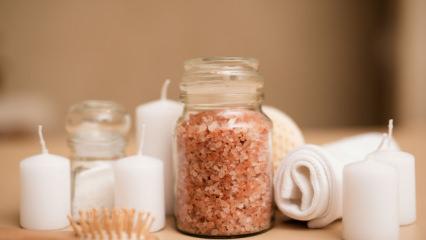 Evde Spa Deneyimi: Banyo Tuzu ve Bombaları