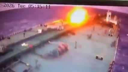 G&ouml;r&uuml;nt&uuml;ler ortaya &ccedil;ıktı... Yunan tankerlerinin vurulduğu anlar!