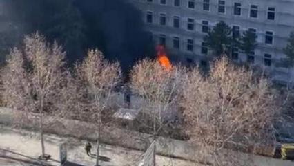 İ&ccedil;işleri Bakanlığı yerleşkesinde yangın