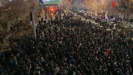 İran'da son durum! &Ouml;l&uuml; sayısı a&ccedil;ıklandı