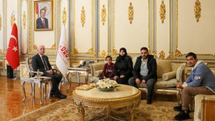 Ambulansa yol a&ccedil;an Ahmet'e Vali G&uuml;l'den anlamlı teşekk&uuml;r