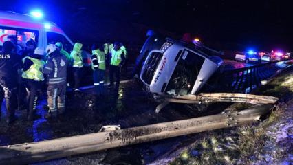 İstanbul'da minib&uuml;s devrildi: &Ccedil;ok sayıda yaralı var!