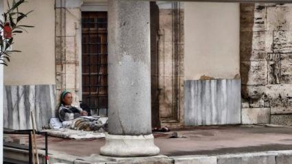 Cami avlusundan ayrılmayan kadın, Nuh diyor peygamber demiyor