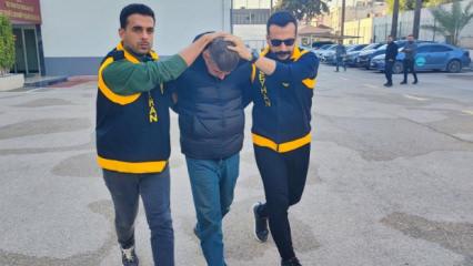 &Ouml;ğretmene saldıran su&ccedil; makinesi veli yakalandı