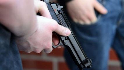 &Ouml;ğretmene silahlı saldırı d&uuml;zenleyen velinin su&ccedil; kaydı ortaya &ccedil;ıktı  