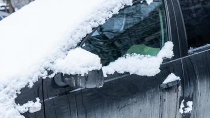 Otomobilinizin camına s&uuml;r&uuml;n! Kar ve yağmurda imdadınıza yetişecek