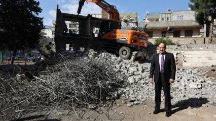 Şanlıurfa B&uuml;y&uuml;kşehir, 25 metrelik yol projesi i&ccedil;in 59 bağımsız yapının yıkımını tamamladı
