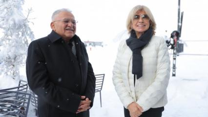 Tansu &Ccedil;iller, tatil i&ccedil;in geldiği Erciyes&rsquo;te g&ouml;r&uuml;nt&uuml;lendi