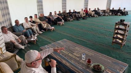 Umre&rsquo;de Mira&ccedil; Kandili sohbeti: Destici de katıldı