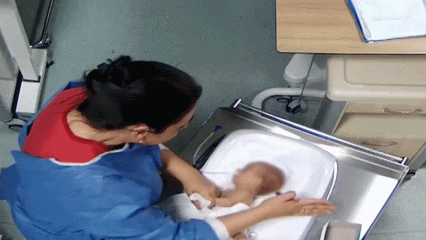 5 g&uuml;nl&uuml;k bebeği darbeden cani hemşire tutuklandı! Savunması ortaya &ccedil;ıktı