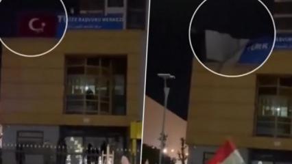 Al&ccedil;ak provokasyon: SDG sempatizanları T&uuml;rk bayrağına saldırdı!