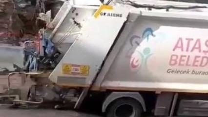 Ataşehir'de yol &ccedil;&ouml;kt&uuml;: &Ccedil;&ouml;p kamyonu &ccedil;ukura g&ouml;m&uuml;ld&uuml;