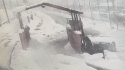 Bitlis'te yolcu otob&uuml;s&uuml;n&uuml;n polis noktasına &ccedil;arpma anı: 4 polis yaralı