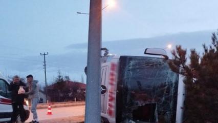 Burdur'da yolcu otob&uuml;s&uuml; devrildi: 12 yaralı