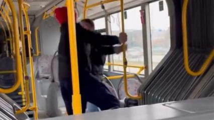 Bursa'da otob&uuml;ste şiddet: Yolcuyu darbedip 'Komutanımı &ccedil;ağırın' diye bağırdı