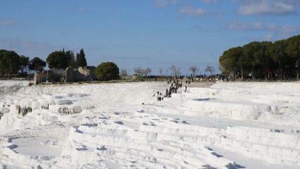 &Ccedil;inli turistlerin g&ouml;zdesi Pamukkale&rsquo;de vize muafiyeti memnuniyeti