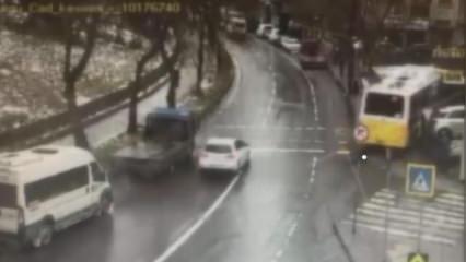 Esenler'de İETT otob&uuml;s&uuml;n&uuml;n otoparka daldığı anlar ortaya &ccedil;ıktı: Faciadan d&ouml;n&uuml;lm&uuml;ş