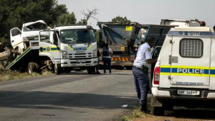 G&uuml;ney Afrika'da okul servisi kamyonla &ccedil;arpıştı: 14 &ouml;ğrenci &ouml;ld&uuml;