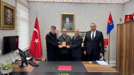 İneg&ouml;ll&uuml; &ccedil;ift&ccedil;i 70 milyonluk mal varlığını jandarmaya bağışladı