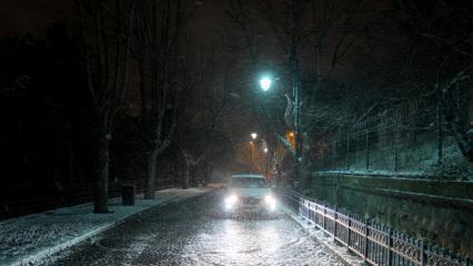 İstanbul'da kar yağışı aralıklarla s&uuml;r&uuml;yor