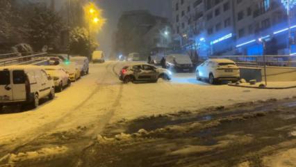 İstanbul'da yoğun kar yağışı! S&uuml;r&uuml;c&uuml;lerin zor anları