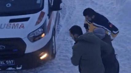 Kars'ta hasta kadın i&ccedil;in ekipler seferber oldu