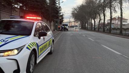 Konya'da motosiklet otob&uuml;s durağına &ccedil;arptı: 1 &ouml;l&uuml;