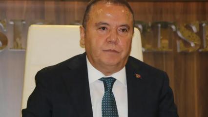 Muhittin B&ouml;cek hastaneye kaldırıldı