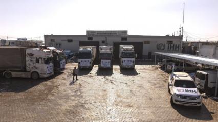 Ateşkes sonrası ilk sevkiyat: İHH TIR'ları Aynularab yolunda