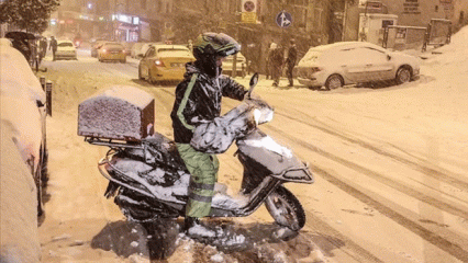 Valilikler peş peşe a&ccedil;ıkladı! Motosiklet, skuter ve motokuryerlerin trafiğe &ccedil;ıkması yasak