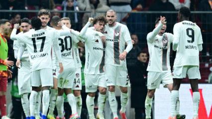 S&uuml;per Lig'de şampiyonluk yarışı nefes kesiyor: Fark 1'e d&uuml;şt&uuml;! İşte son puan durumu