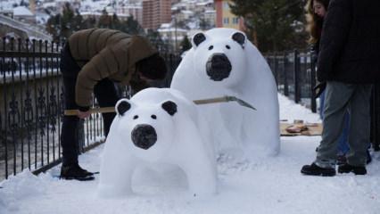 Tır şof&ouml;r&uuml;n&uuml;n kardan yaptığı ayı ailesi ilgi odağı oldu