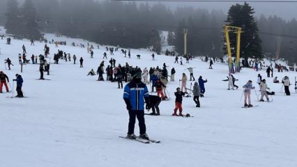 Tatilde Uludağ'a akın! Oteller doldu taştı, pistlerde adım atacak yer kalmadı