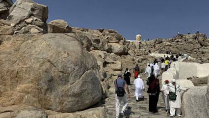Umre ibadeti yapan M&uuml;sl&uuml;manlar, Hira Mağarası ve Arafat'ı ziyaret etti