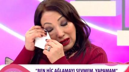 &Uuml;nl&uuml; oyuncunun zor anları!Soru karşısında g&ouml;zyaşlarına boğuldu