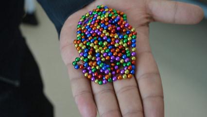 4 yaşındaki Eda&rsquo;nın bağırsağından 8 adet mıknatıslı boncuk &ccedil;ıkarıldı