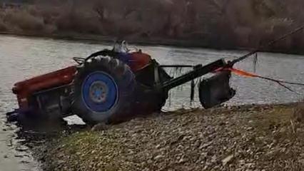 Kırıkkale'de trakt&ouml;r&uuml;n&uuml; yıkamak isteyen &ccedil;ift&ccedil;i başına gelene inanamadı 