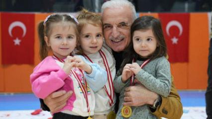 Başkan İsmet Yıldırım, teneff&uuml;ste &ouml;ğrencilerin sevincine ortak oldu