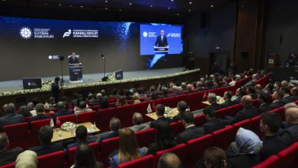 Burhanettin Duran 'ter&ouml;rden daha zararlı' diyerek uyardı: Bağımlılığa karşı koruyucu dil