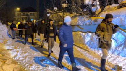 Camide korku dolu anlar: İmam anons etti k&ouml;yl&uuml; yardıma koştu